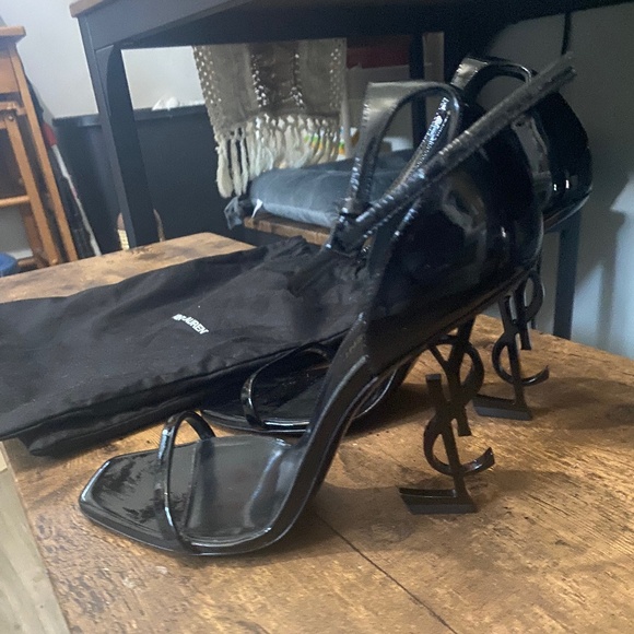 Leather heels - Picture 1 of 4